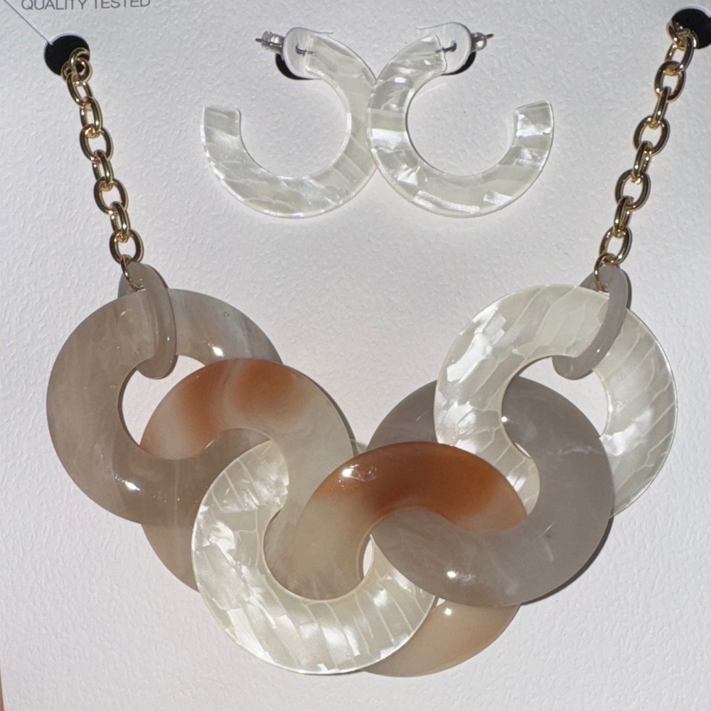 Chunky Chain Link Necklace and Earring Set White Tan Plastic Gold Tone Links